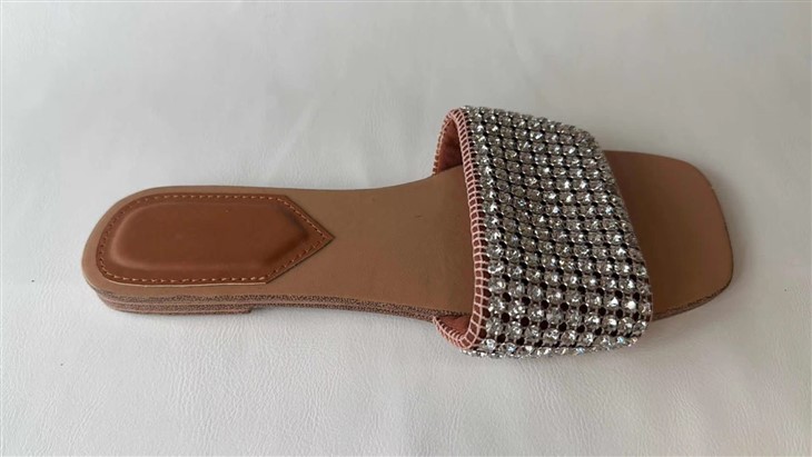 Wide -faced summer slippers manufacture